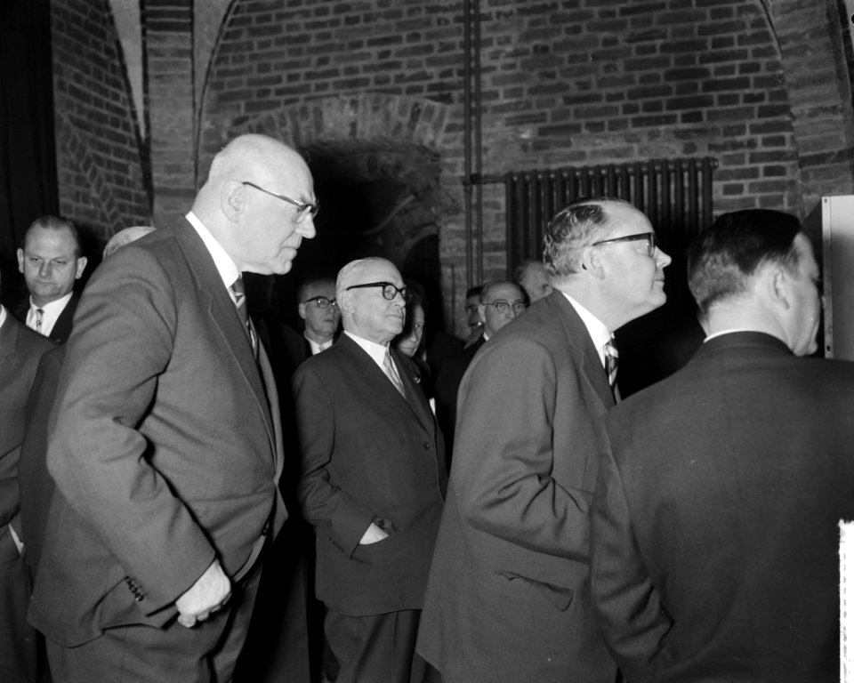 Opening Tentoonstelling Berlijn bolwerk der vrijheid door dr J Lons, Bestanddeelnr 912-1589