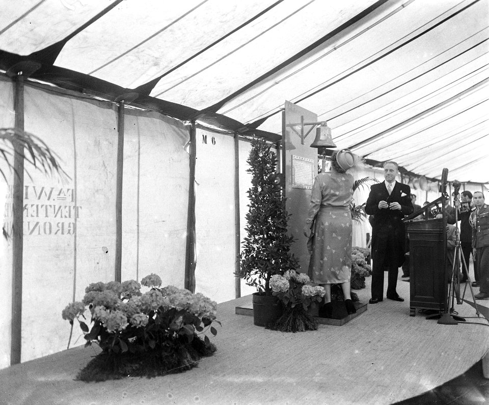 Opening tentoonstelling Ahoy te Rotterdam door koningin Juliana, Bestanddeelnr 904-0197