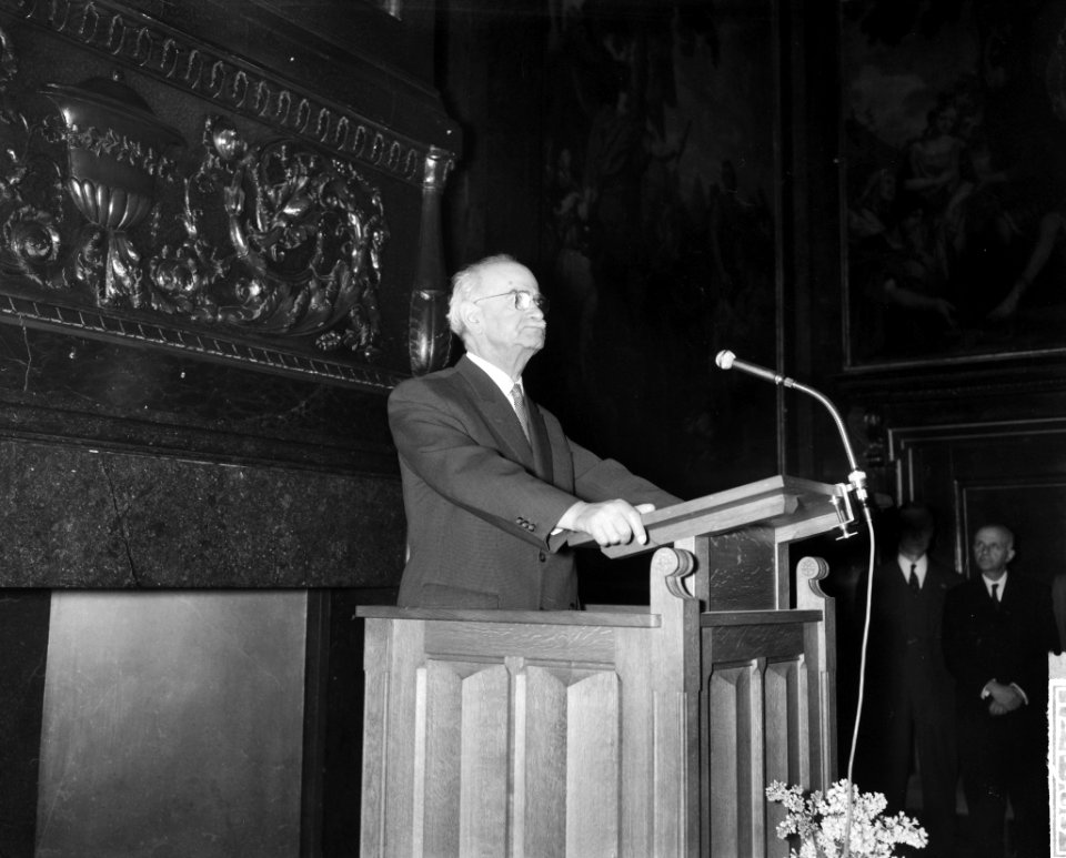 Opening Tentoonstelling Berlijn bolwerk der vrijheid door dr J Lons, Bestanddeelnr 912-1588