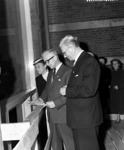 Opening tentoonstelling goed wonen in Stedelijk Museum door Mr. J. in t Veld, Bestanddeelnr 906-5647