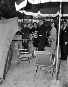 Opening van de internationale damesbeurs in de RAI door Mevrouw Van Hall , mevro, Bestanddeelnr 910-2191