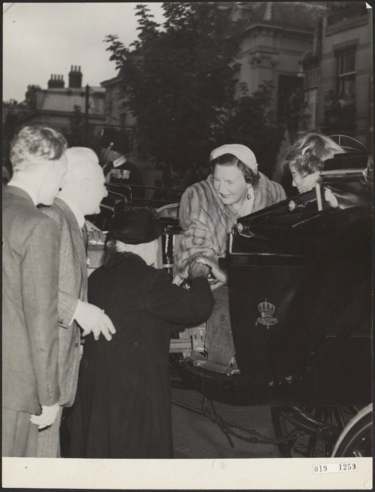 Opening van de Staten-Generaal. Rijtoer door Den Haag van de koninklijke familie, Bestanddeelnr 019-1259
