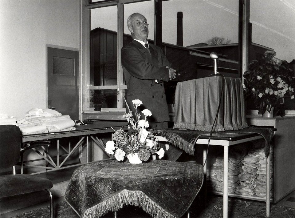 Opening van de Pyamafabriek Nobelt. Toespraak van burgemeester Cremers tijdens de opening Aangekocht in 1977 van United Photos de Boer bv, NL-HlmNHA 54012718