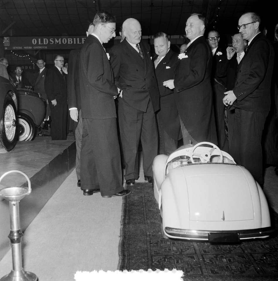 Opening van de RAI-autotentoonstelling door de minister van Economische Zaken, p, Bestanddeelnr 906-3158