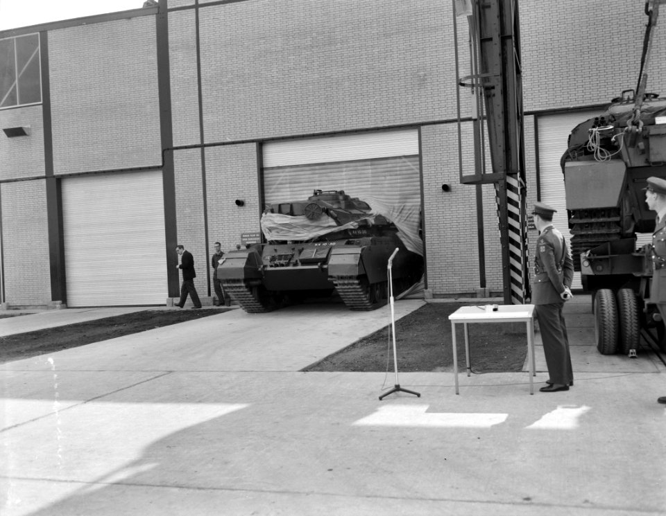Opening tankwerkplaats door Prins Bernhard bij Amersfoort, Bestanddeelnr 907-7167