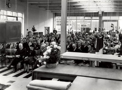 Opening van de Pyamafabriek Nobelt. Eerste rij v.l.nr. de vierde persoon is Burgemeester Cremers. Aangekocht in 1977 van United Photos de Boer bv, NL-HlmNHA 54010752
