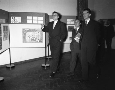 Opening Tentoonstelling 10 jaar Prins Bernhard Fonds door voorzitter profmr G, Bestanddeelnr 908-2060