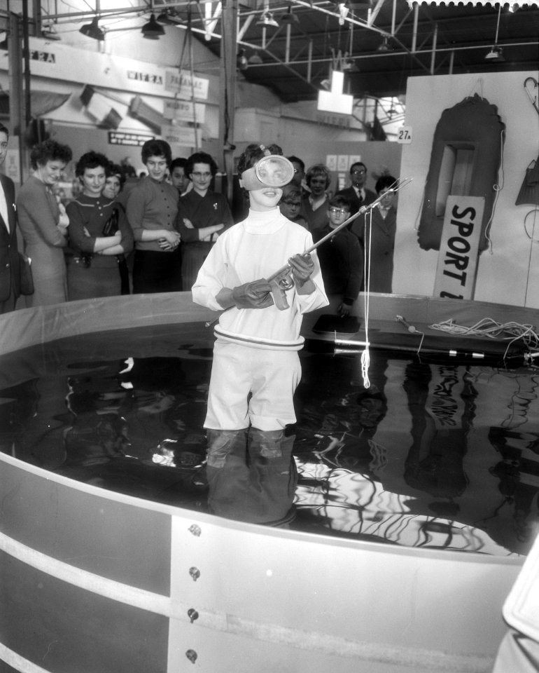 Opening van de sportvakbeurs in het RAI gebouw te Amsterdam, mannequin demonstre, Bestanddeelnr 910-0732