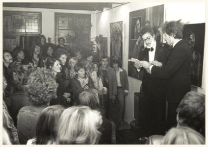 Opening van de expositieruimte in café rest. De Ark aan het Nieuw Heiligland. NL-HlmNHA 54009637