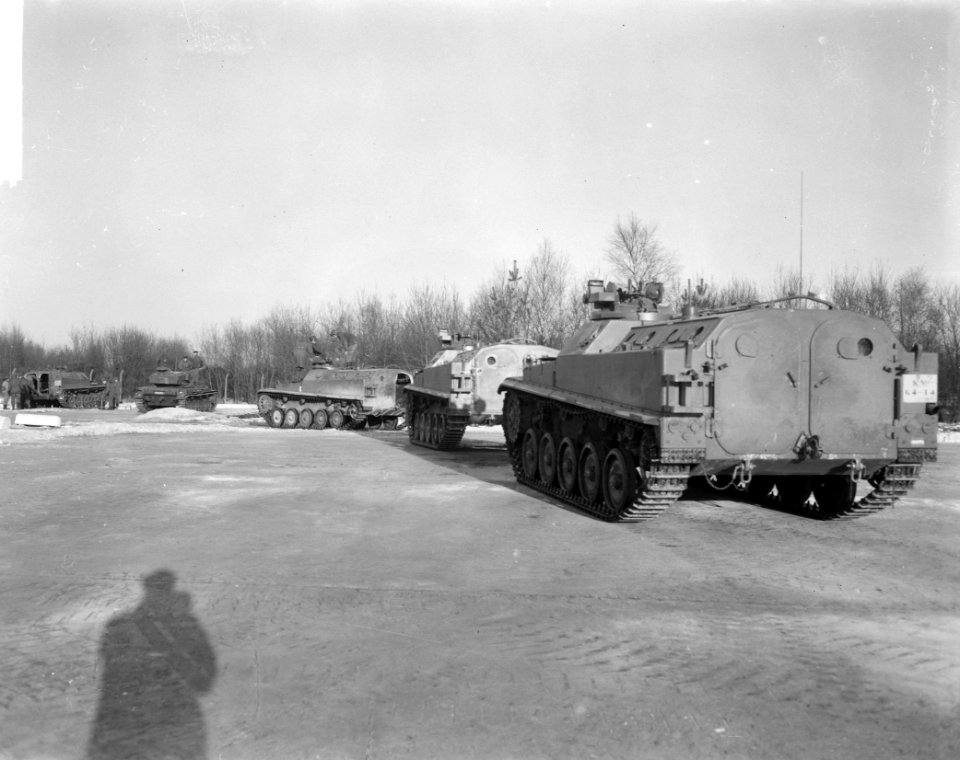 Opening van het Pantser Infanterie rij-opleidingscentrum nabij Veldhoven, Bestanddeelnr 914-6987