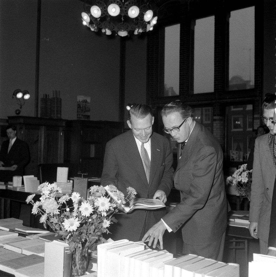 Opening tentoonstelling Het West Duitse Techn Boek de Koopmansbeurs door Mr , Bestanddeelnr 909-1260