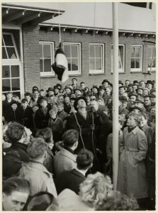 Opening van het nieuwe terrein van de voetbalvereniging Schoten door Wethouder D.J.A.Geluk. NL-HlmNHA 54004195