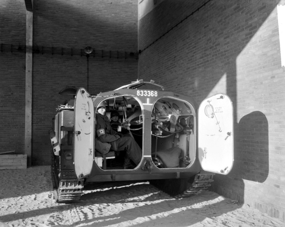 Opening van het Pantser Infanterie rij-opleidingscentrum nabij Veldhoven, Bestanddeelnr 914-6991