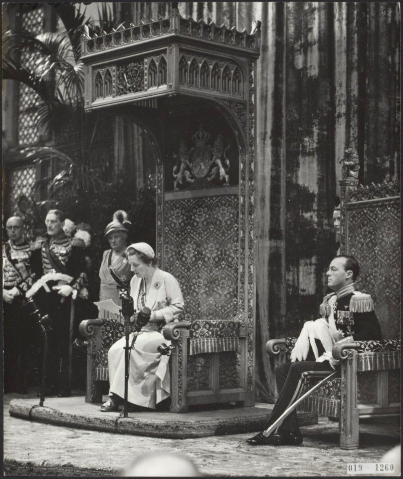 Opening van de Staten-Generaal in de Ridderzaal te Den Haag. Koningin Juliana le, Bestanddeelnr 019-1260