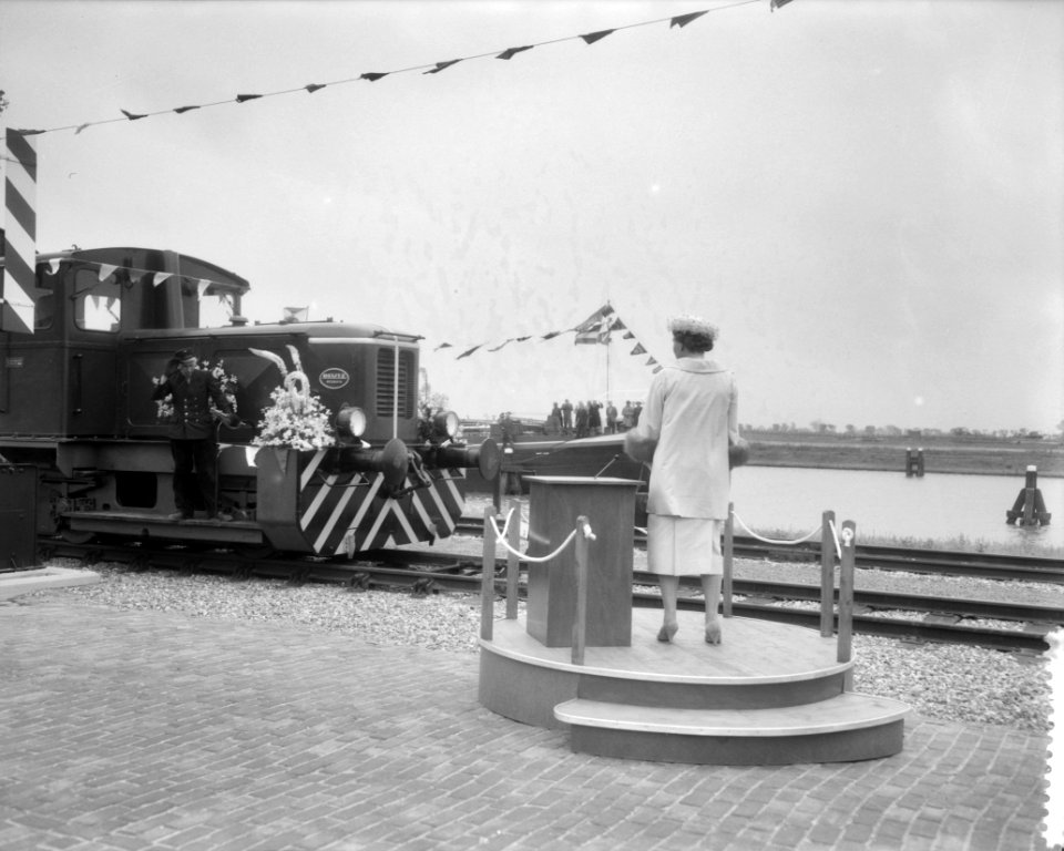 Opening van de Sodafabrieken in Delfzijl door koningin Juliana, Bestanddeelnr 909-6110