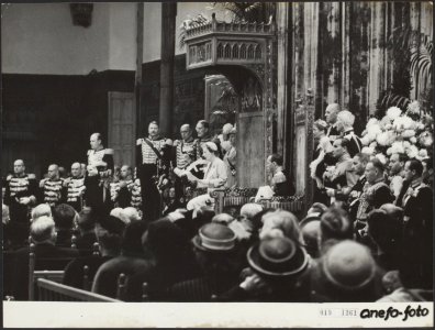 Opening van de Staten-Generaal in de Ridderzaal te Den Haag. Koningin Juliana le, Bestanddeelnr 019-1261