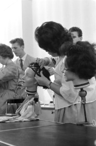 Opening van de eerste kappersdagschool aan de Prinses Mariekestraat te Den Haag, Bestanddeelnr 911-0574