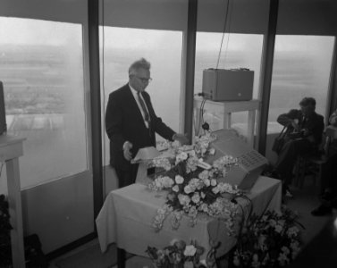 Opening radio tv toren te Smilde door Commissaris van de Koningin in Drenthe mr., Bestanddeelnr 911-2385
