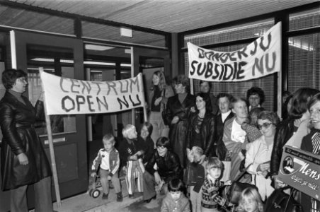 Opening scholencomplex Holendrecht in Amsterdamse Bijlmermeer, zonder Minister V, Bestanddeelnr 928-7864