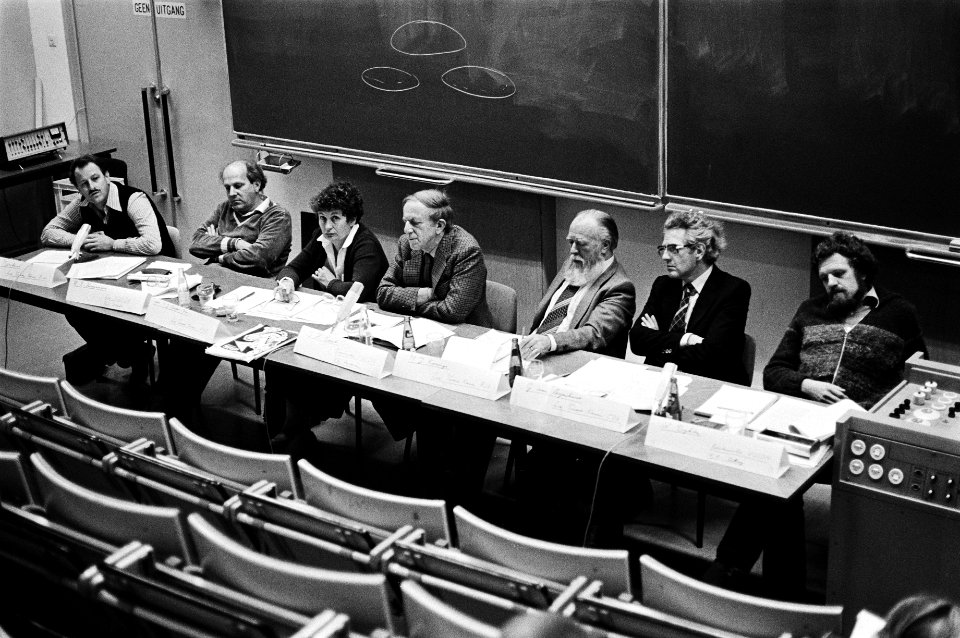 Openbare forumdiscussie over de nota voortgezet onderwijs in de VU in Amsterdam., Bestanddeelnr 930-5166