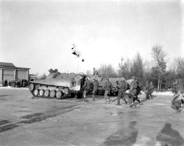 Opening van het Pantser Infanterie rij-opleidingscentrum nabij Veldhoven, Bestanddeelnr 914-6988