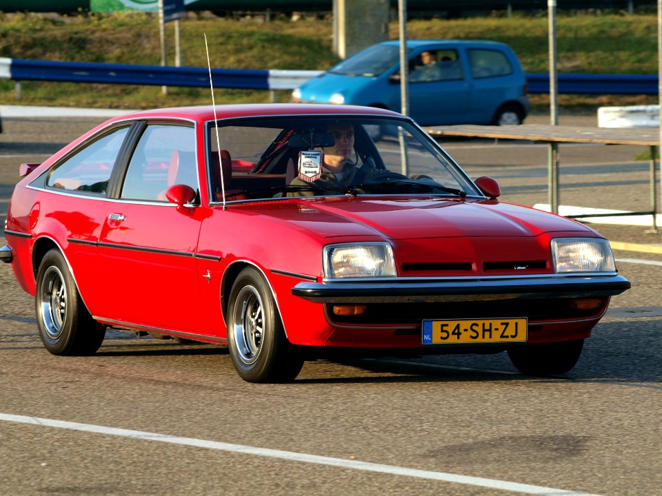 Opel MANTA HATCHBACK 1.9 N dutch licence registration 54-SH-ZJ pic2