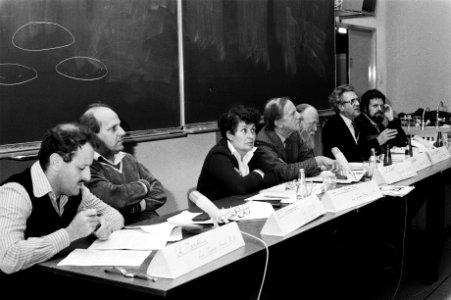 Openbare forumdiscussie over de nota voortgezet onderwijs in de VU in Amsterdam., Bestanddeelnr 930-5165