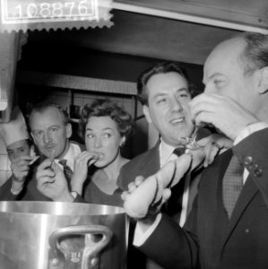 Opening Spaans restaurant La Costa Brava te Amsterdam v.l.n.r. de eer Felix, E, Bestanddeelnr 910-8876
