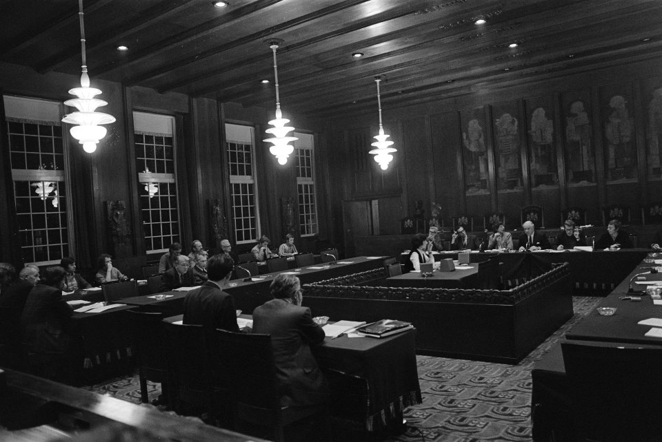 Openbare vergadering van Kunstraad over Schouwburgkwesti in stadhuis Amsterdam, Bestanddeelnr 923-9125