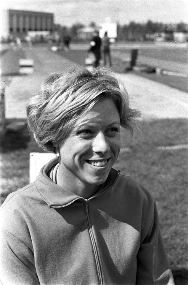 Open Atletiekkampioenschappen van Amsterdam. Els van Noorduyn kogelstoten, Bestanddeelnr 921-3444
