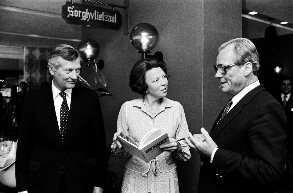 Openbare vergadering Brandt Commissie vlnr minister de Koning , Koningi, Bestanddeelnr 930-8297