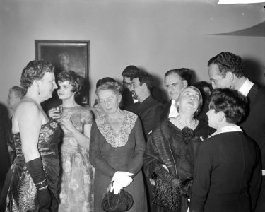 Opening van de 26e Boekenweek in het Concertgebouw te Amsterdam, tijdens de pauz, Bestanddeelnr 912-1383