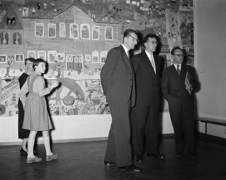 Opening Tentoonstelling 10 jaar Prins Bernhard Fonds door voorzitter profmr G, Bestanddeelnr 908-2061