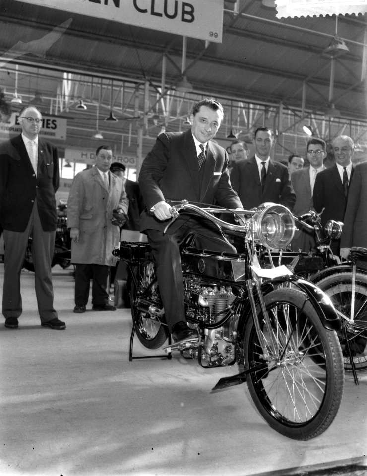 Opening van de tentoonstelling van motorrijwielen, scooters en bromfietsen, mini, Bestanddeelnr 910-1829