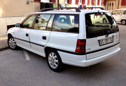 Opel Astra F Caravan 1.7 TDS Club rear
