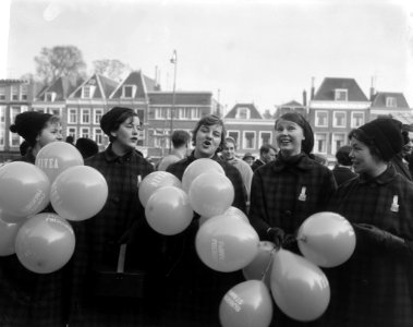 Opening studenten lustrum in Leiden, studenten op Stadhuisplein, Bestanddeelnr 917-3554
