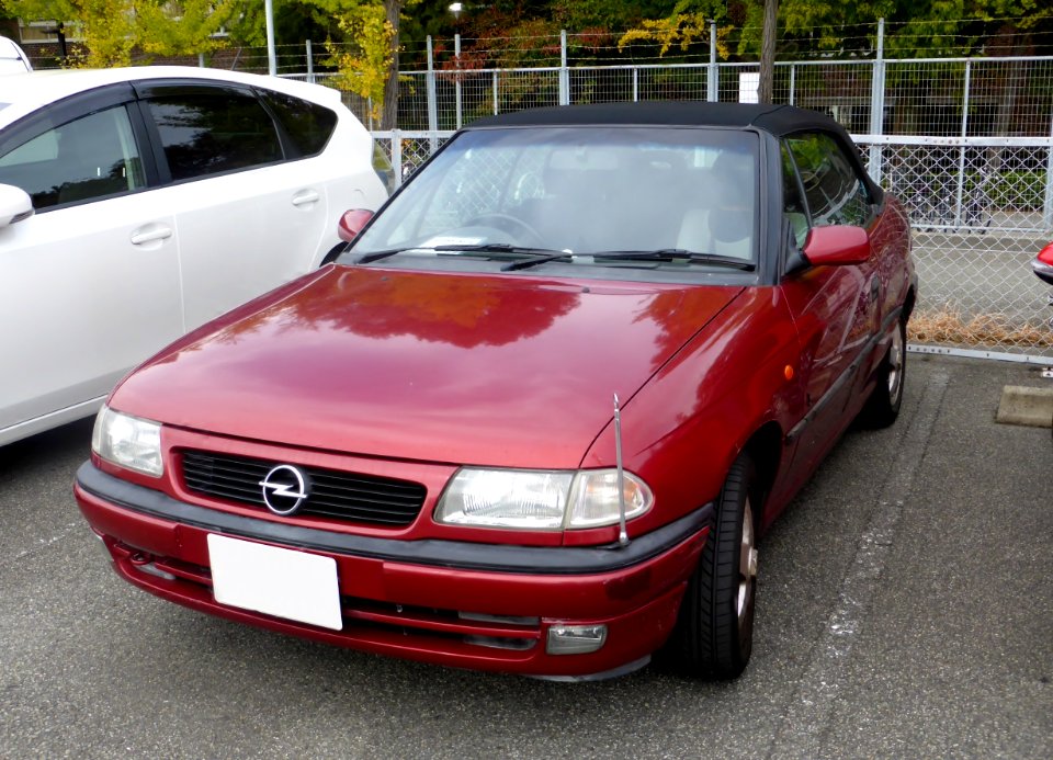 OPEL ASTRA F 2.0 Cabriolet front