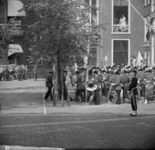 Opening Staten-Generaal in de Ridderzaal Spullen van de koetsier worden bijeeng, Bestanddeelnr 915-5370