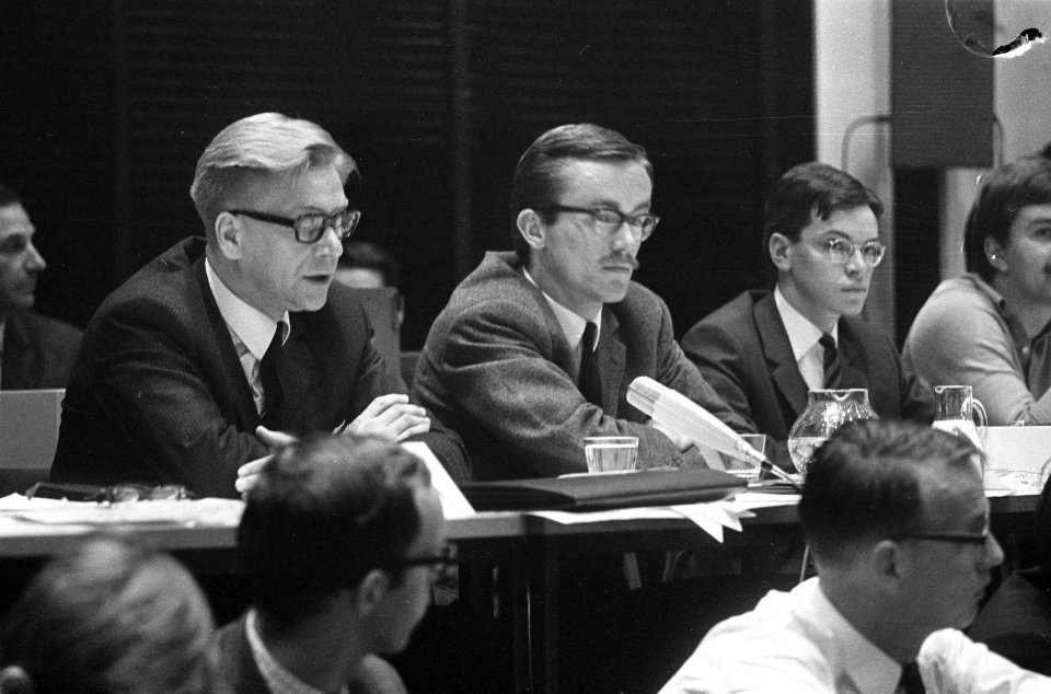 Open debat Nederlandse Studentenraad en minister Veringa Utrecht. Veringa , E. B, Bestanddeelnr 921-4459
