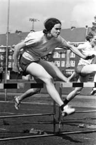 Open Amsterdamse atletiekkampioenschappen op de Sintelbaan. 80 meter horden. Lia, Bestanddeelnr 918-0473