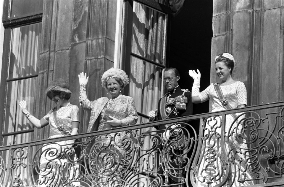 Opening Staten Generaal , de Koninklijke familie op het balkon, Bestanddeelnr 916-8795