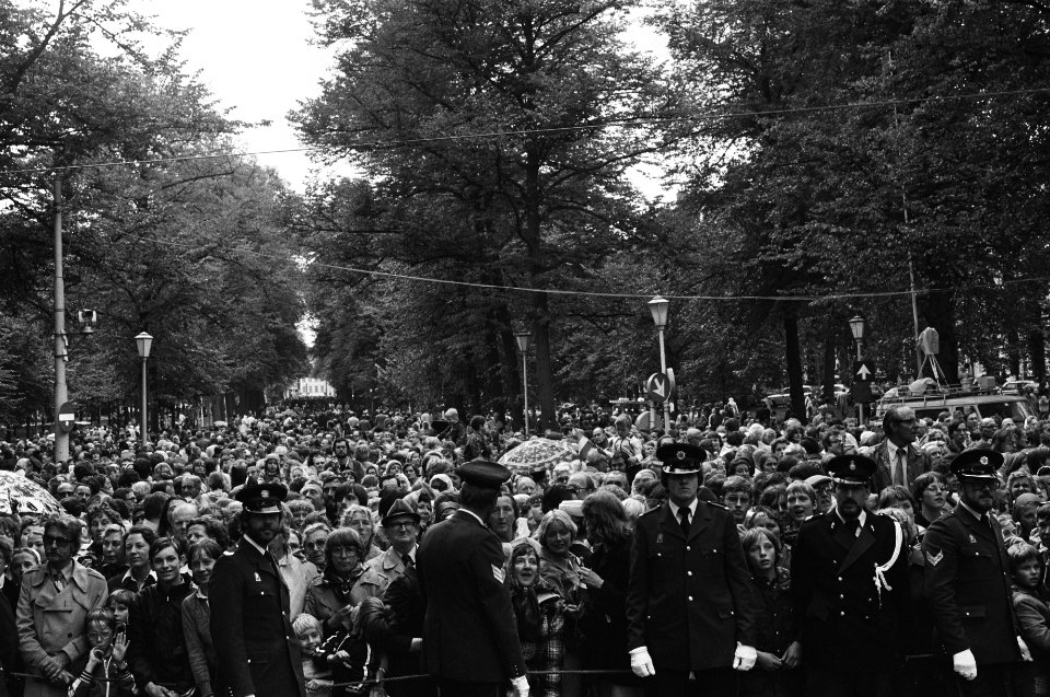 Opening Staten Generaal , Prinsjesdag 78 menigte toeschouwers, Bestanddeelnr 929-9087