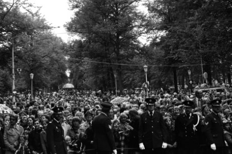 Opening Staten Generaal , Prinsjesdag 78 menigte toeschouwers, Bestanddeelnr 929-9087