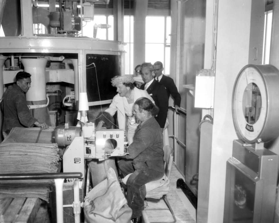 Opening van de Sodafabrieken in Delfzijl door koningin Juliana, Bestanddeelnr 909-6108