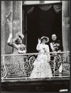 Opening Staten-Generaal. De koninklijke familie op het balkon van het Paleis Lan, Bestanddeelnr 019-1311
