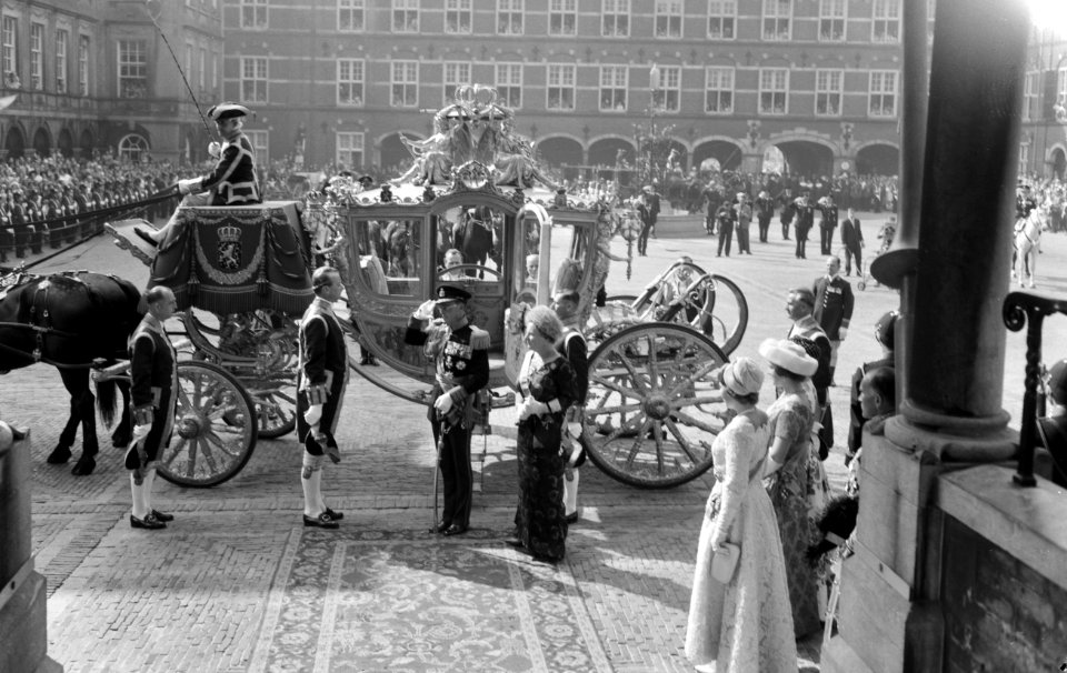 Opening Staten Generaal . Aankomst van de koningin en de prins bij Ridderraad, Bestanddeelnr 912-9481