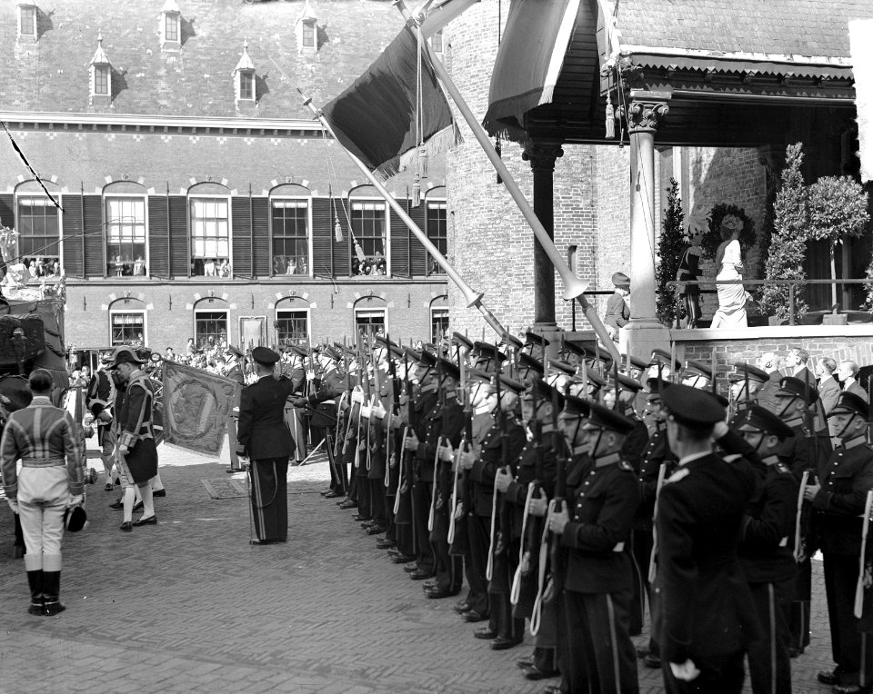 Opening Staten Generaal. Aankomst Ridderzaal, Bestanddeelnr 903-0126