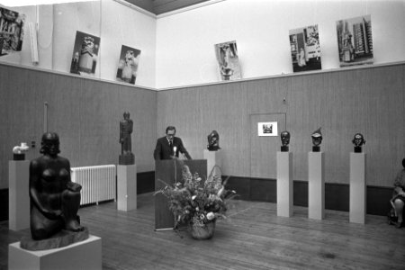 Opening van de herdenkingstentoonstelling galerie Mak van Waay over beeldend kun, Bestanddeelnr 925-7065