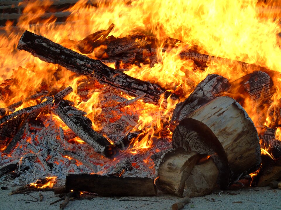 Campfire bonfire heat