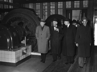 Opening nieuwe gasfabriek bij Hoogovens door burgemeester dAilly en Ir. A. H. In, Bestanddeelnr 907-4166